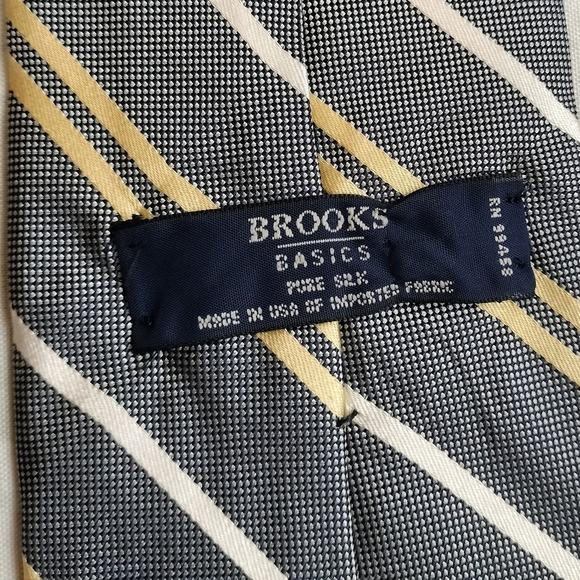 Brooks Basics Silk Necktie Gray and Yellow Striped Men's Tie Made In USA Formal - Picture 5 of 7